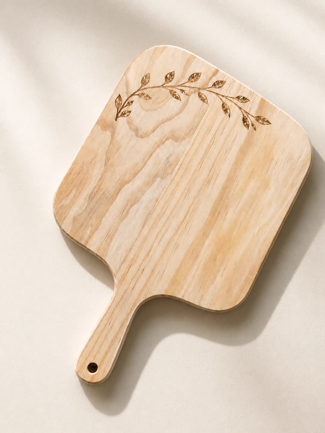Paddle Cutting Board with Leaf Engraving in Pine Wood, item HD-B80